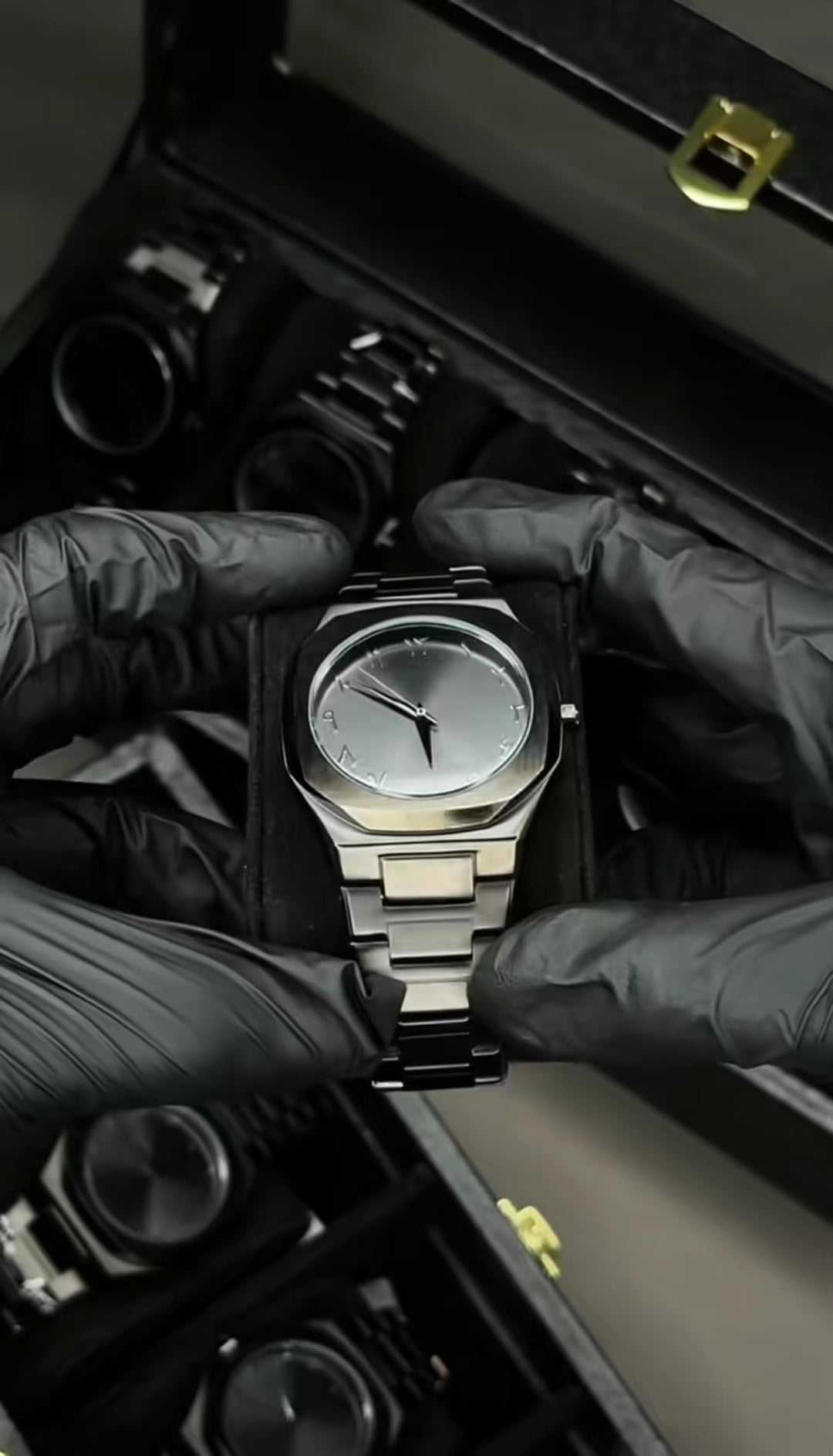 Black aura watch metal edition