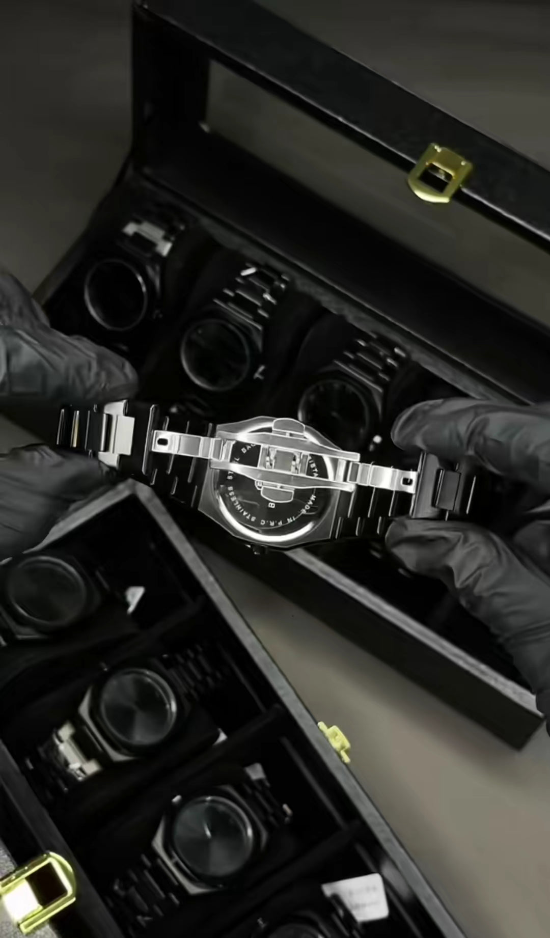 Black aura watch metal edition