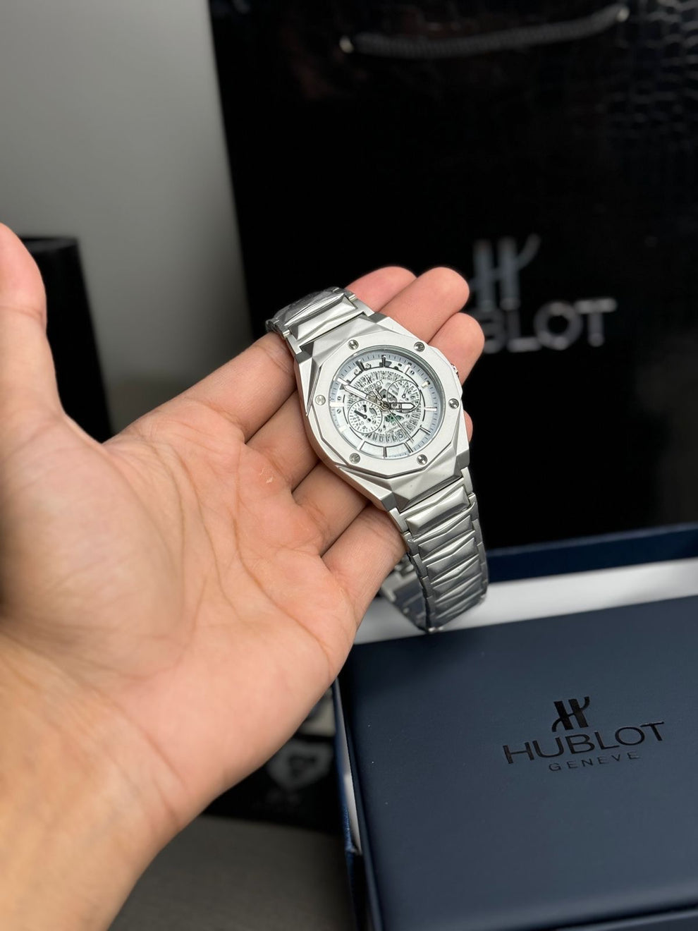 Hublot cut