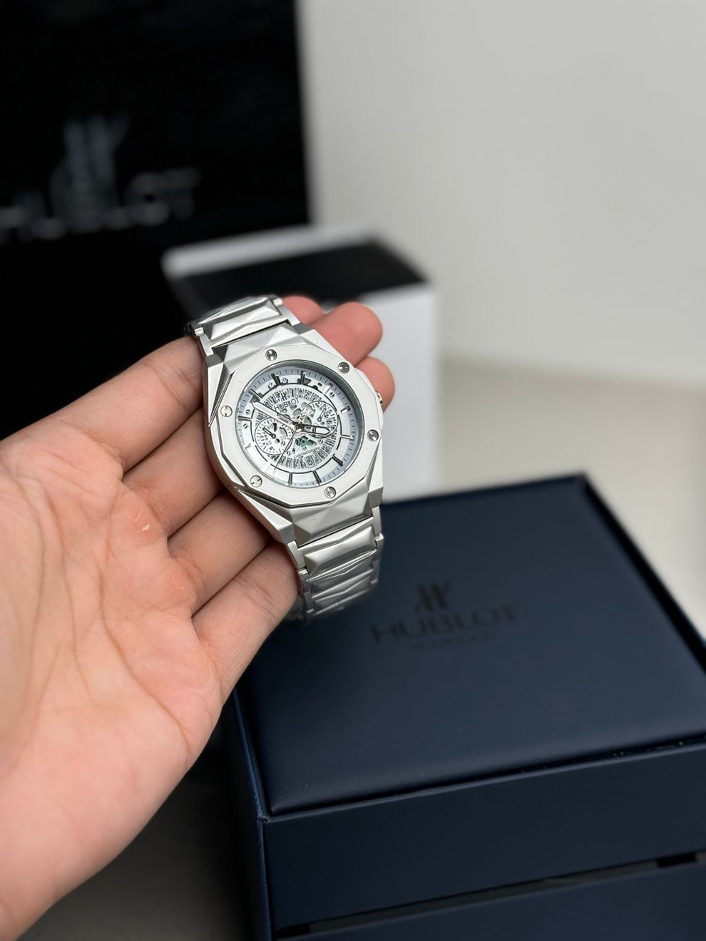Hublot cut