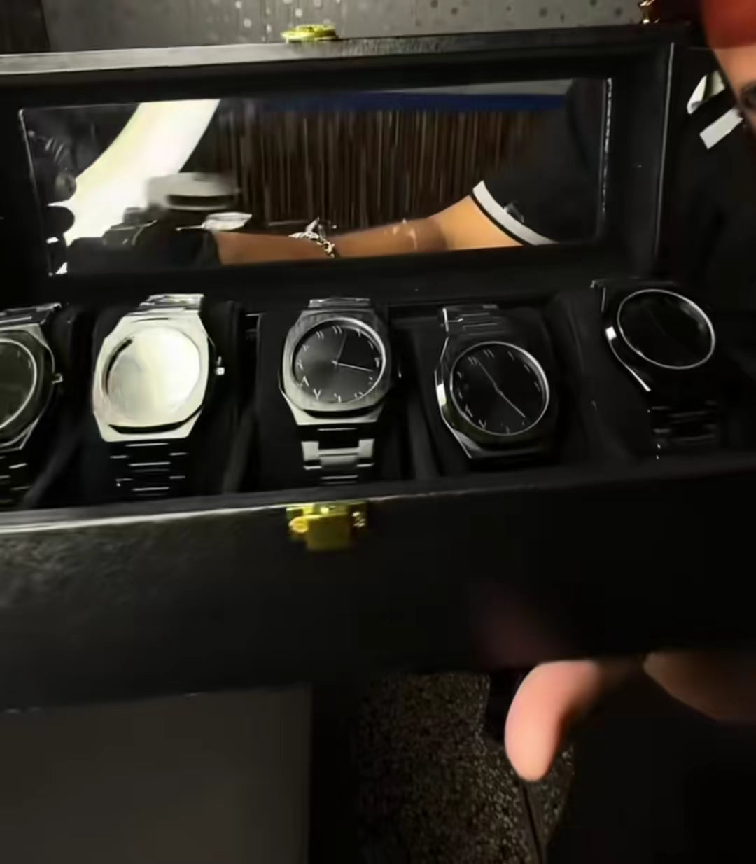 Black aura watch metal edition